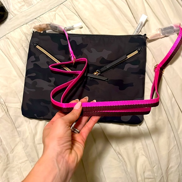 Stella and Dot purse with strap - Picture 2 of 2